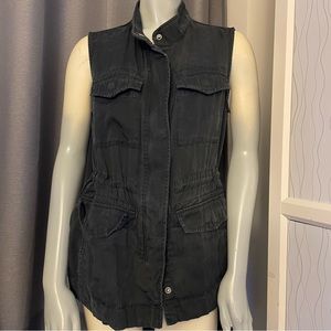 Gap dark gray utility vest in EUC.  Size M womens